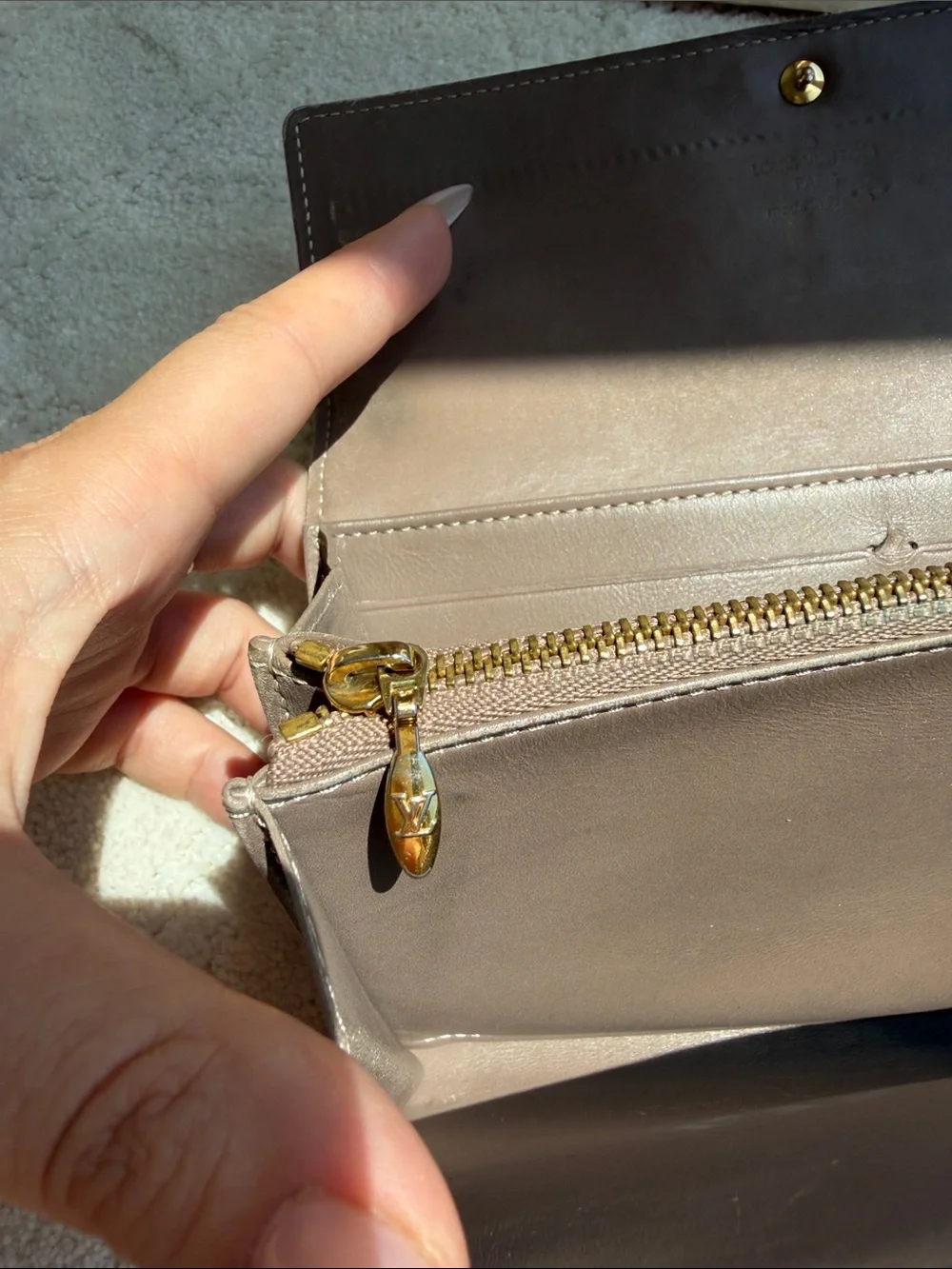 Louis Vuitton Gold Monogram Wallet - Picture 4 of 7